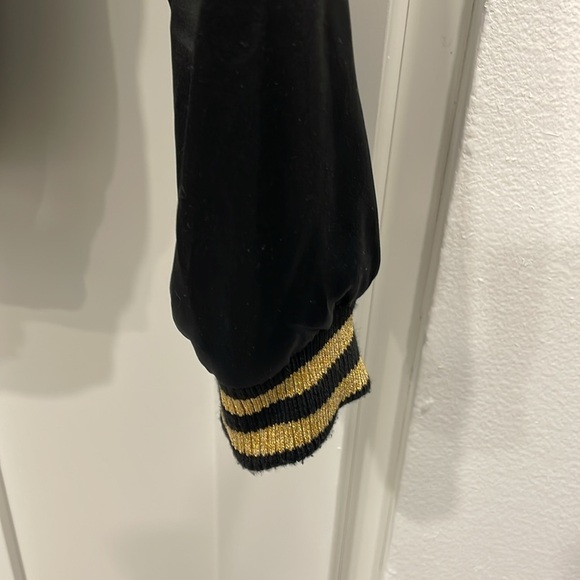 NBA UNK Chicago Bulls Black and Gold Bomber Jacket - Picture 4 of 16